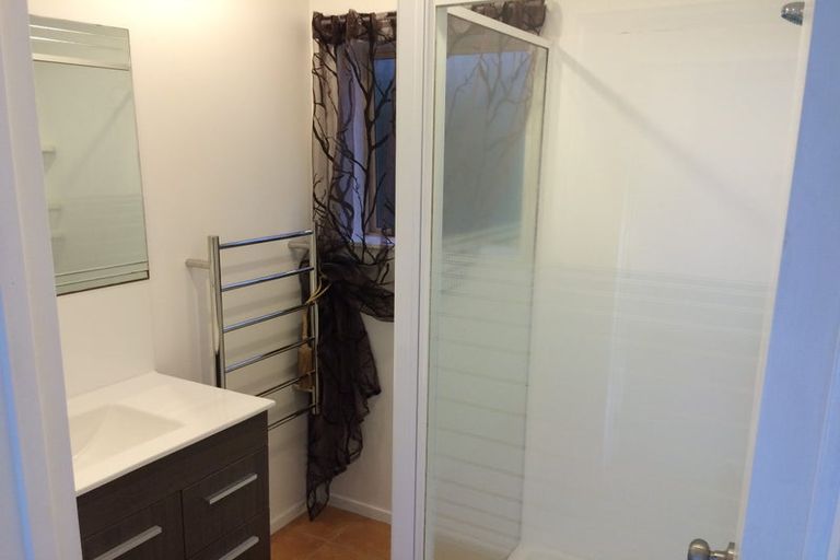 Photo of property in 2/842 East Coast Road, Oteha, Auckland, 0630
