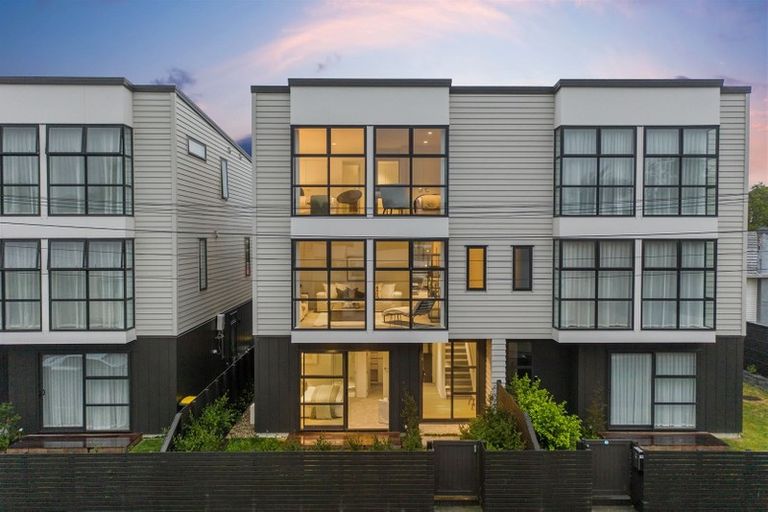 Photo of property in 12 Pickett Avenue, Sandringham, Auckland, 1025