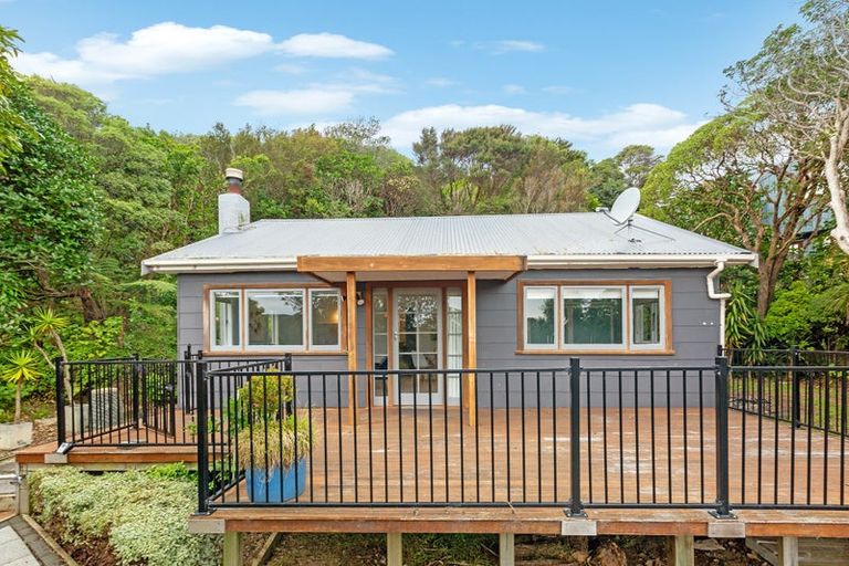 Photo of property in 82 Cluny Road, Plimmerton, Porirua, 5026