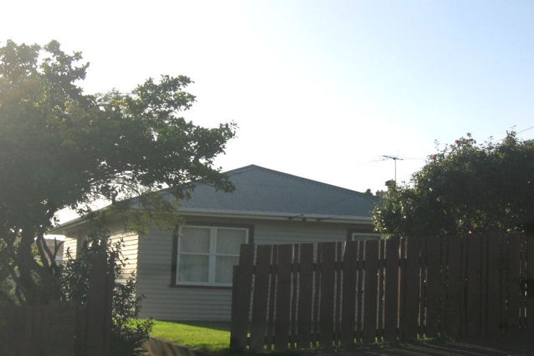 Photo of property in 105 Castor Crescent, Cannons Creek, Porirua, 5024