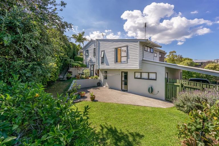 Photo of property in 12 Da Vinci Place, West Harbour, Auckland, 0618