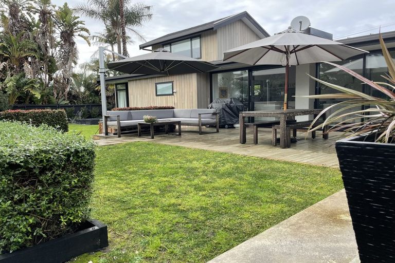 Photo of property in 21 Alfred Street, Northcote Point, Auckland, 0627