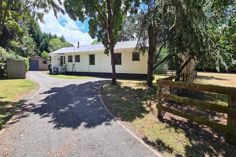 Photo of property in 17 Charlotte Street, Takapau, 4203
