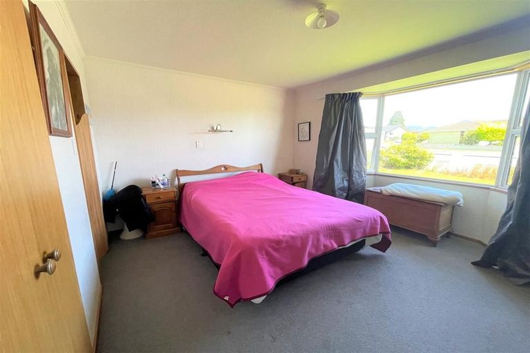 Photo of property in 19 Timaru Road, Waimate, 7924