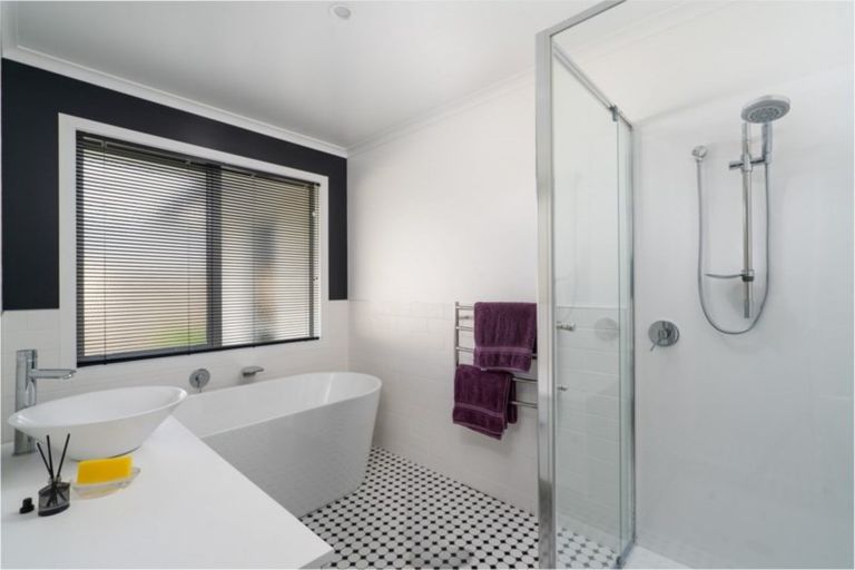 Photo of property in 6 Huka Heights Drive, Rangatira Park, Taupo, 3330