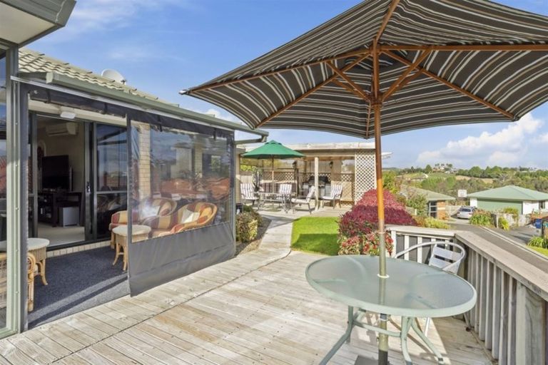 Photo of property in 60 Oteki Park Drive, Welcome Bay, Tauranga, 3112