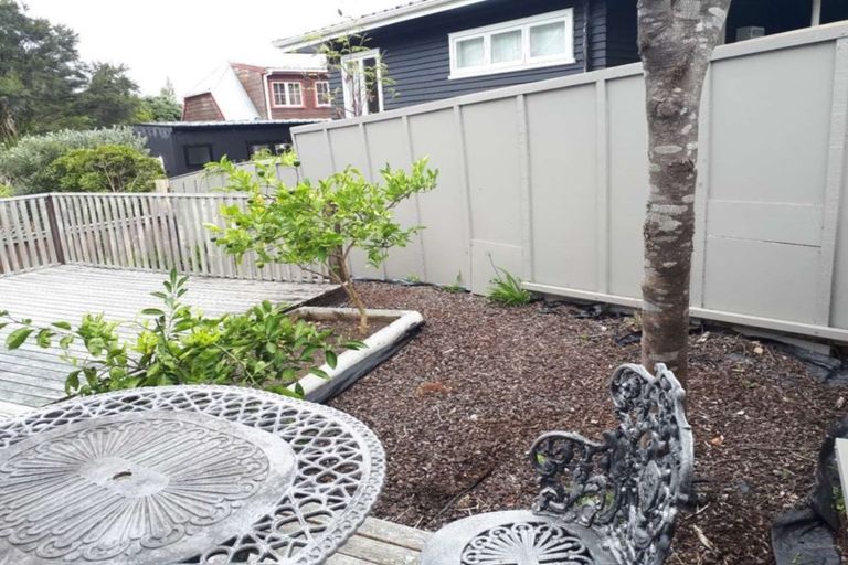 Photo of property in 2/290 Glenfield Road, Glenfield, Auckland, 0629