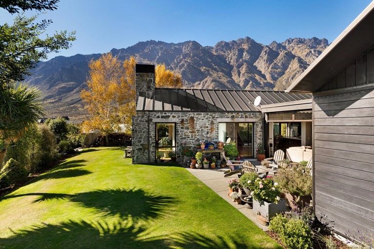 Photo of property in 8 Bretby Court, Jacks Point, Queenstown, 9371