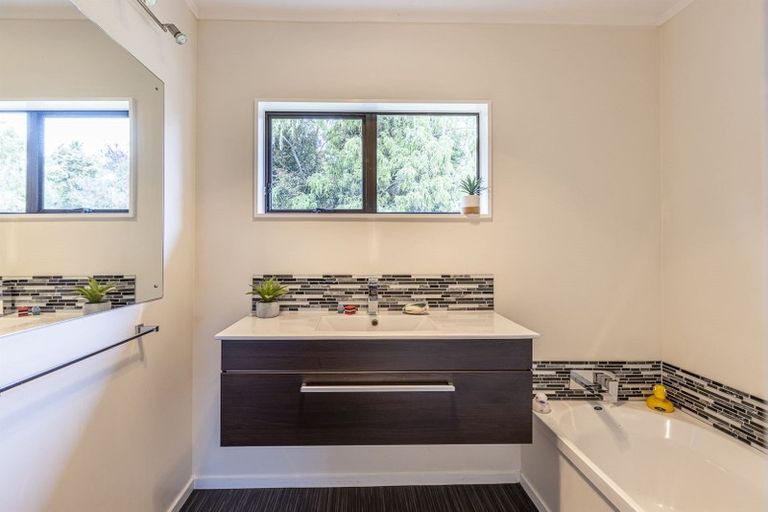 Photo of property in 81 Almadale Road, Cheltenham, Feilding, 4777