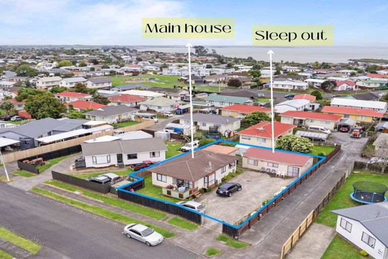 Photo of property in 25 Dungarvon Place, Clendon Park, Auckland, 2103