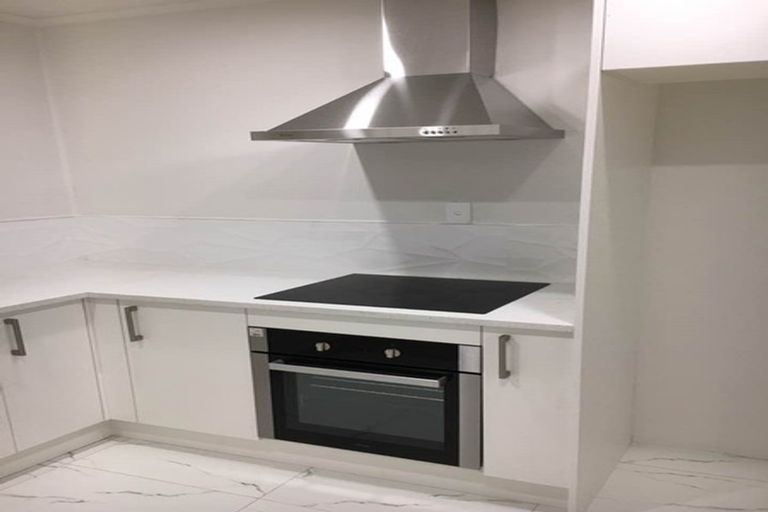 Photo of property in 2/8 Shakespeare Road, Milford, Auckland, 0620