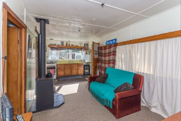 Photo of property in 18 Punga Street, Tangimoana, 4822
