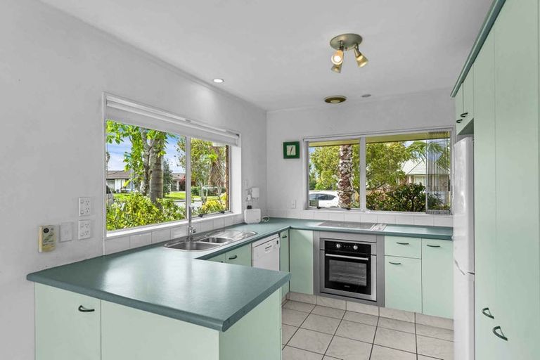 Photo of property in 70 Tington Avenue, Wattle Downs, Auckland, 2103