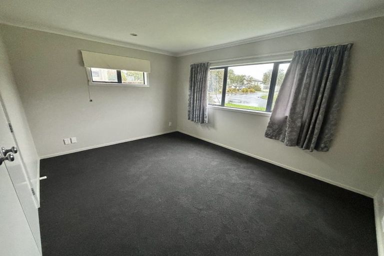 Photo of property in 7 Greenstone Place, Aotea, Porirua, 5024