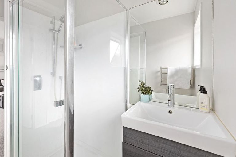 Photo of property in 1/20 Gladys Avenue, Glenfield, Auckland, 0629