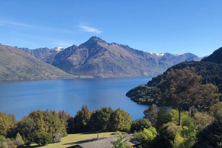 Photo of property in Arno Apartment, 7/8 Mckerrow Place, Sunshine Bay, Queenstown, 9300