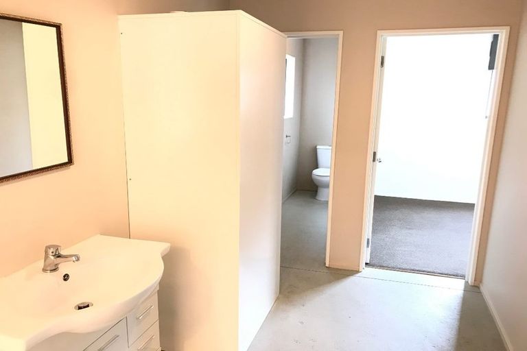 Photo of property in 8 Westmont Street, Ilam, Christchurch, 8041