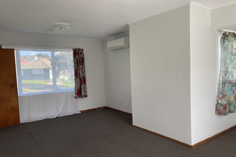 Photo of property in 1a-b Devon Place, Cannons Creek, Porirua, 5024