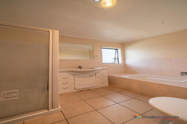 Photo of property in 38 Crossandra Drive, Mangere, Auckland, 2022
