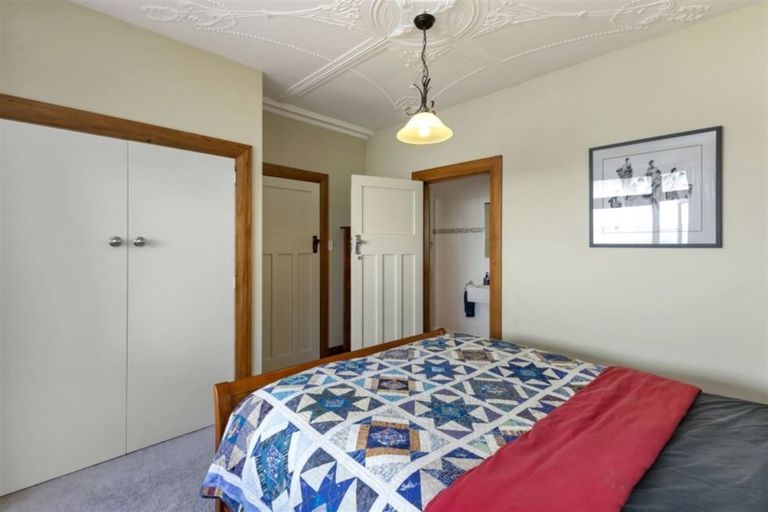 Photo of property in 100 Creswick Terrace, Northland, Wellington, 6012