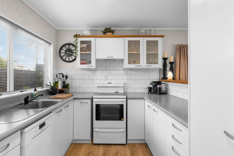 Photo of property in 3b Mcgowan Place, Orewa, 0931