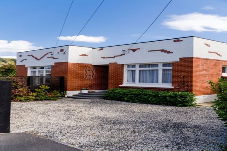 Photo of property in 92 Hargest Crescent, Saint Clair, Dunedin, 9012