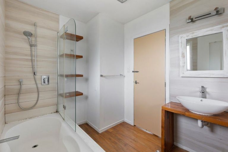 Photo of property in 44 Pine Avenue, Henderson, Auckland, 0612