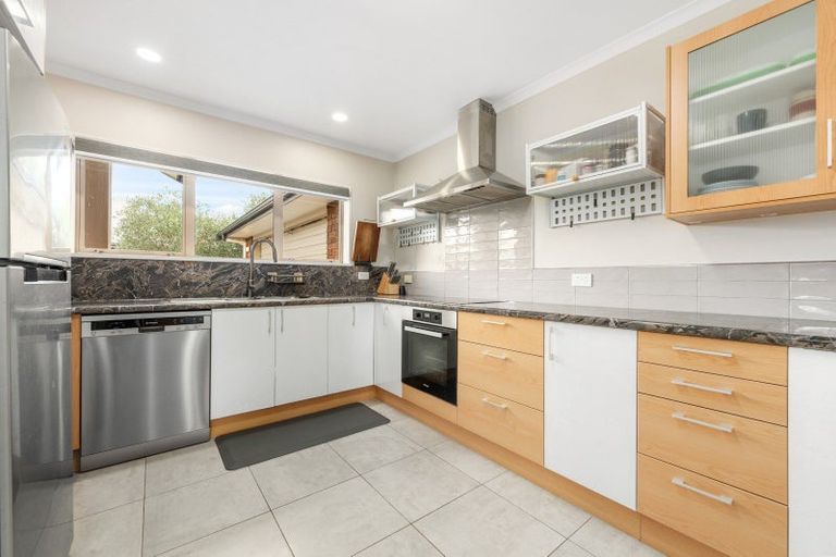 Photo of property in 11 Chestnut Close, Kelvin Grove, Palmerston North, 4414