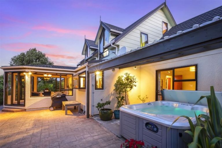 Photo of property in 2 Exploration Way, Whitby, Porirua, 5024