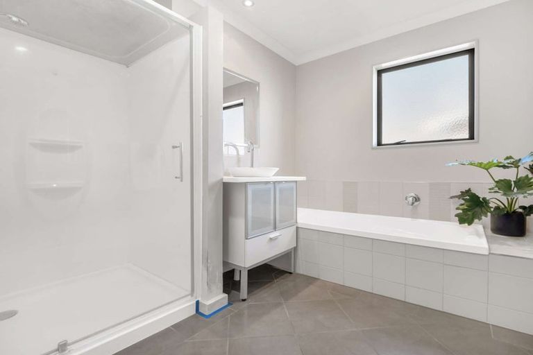 Photo of property in 100 Shakespeare Street, Leamington, Cambridge, 3432