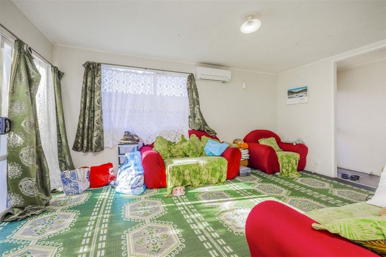 Photo of property in 3/10 Penion Drive, Flat Bush, Auckland, 2023