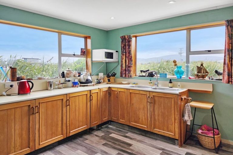 Photo of property in 15 Surrey Street, Orepuki, Riverton, 9881