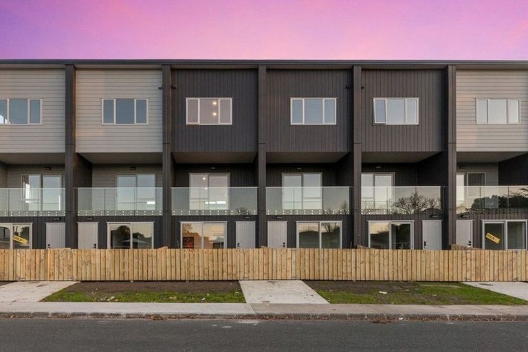 Photo of property in 4/1 Matuhi Rise, Henderson, Auckland, 0612