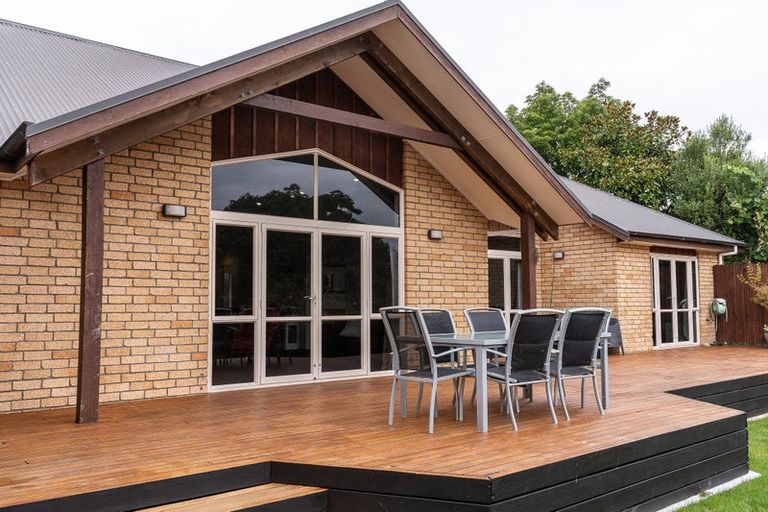 Photo of property in 8 Oakmont Place, Rototuna, Hamilton, 3210