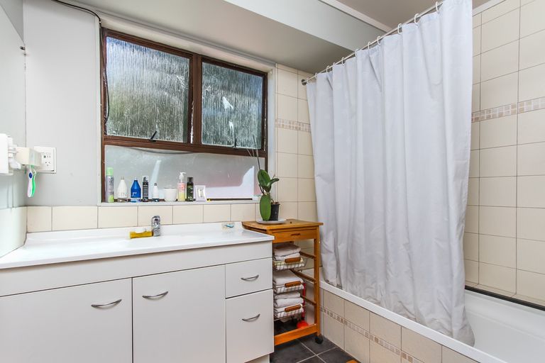 Photo of property in 92 Lincoln Park Avenue, Massey, Auckland, 0614