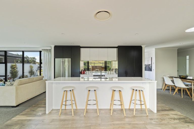 Photo of property in 10 Mackillop Way, Brooklands, New Plymouth, 4310