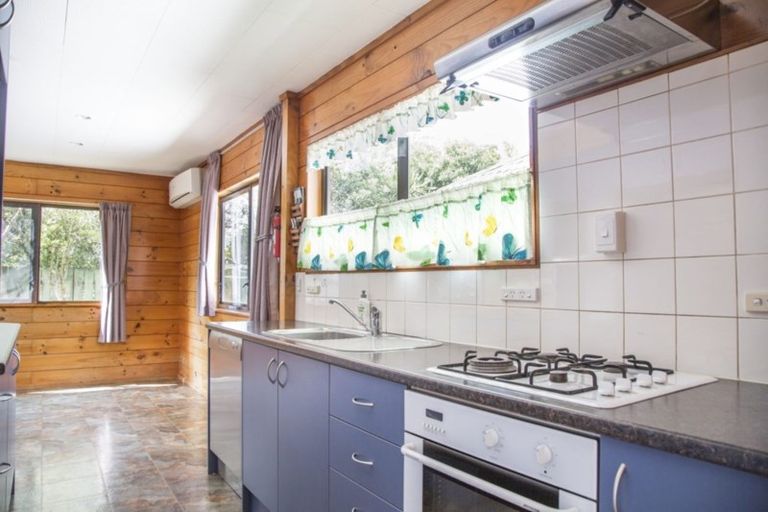 Photo of property in 2/98 Lake Road, Narrow Neck, Auckland, 0622