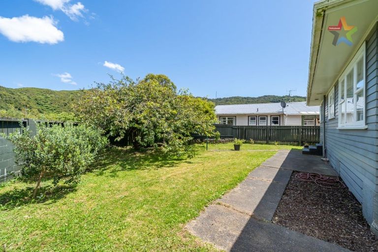 Photo of property in 5 Willow Grove, Wainuiomata, Lower Hutt, 5014