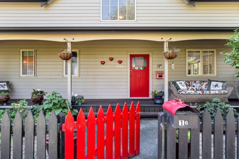 Photo of property in 16 Rangiwhea Road, Waiuku, 2123