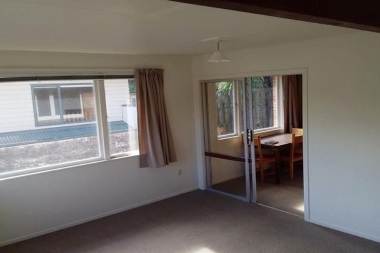 Photo of property in 25 Seaview Road, Marfell, New Plymouth, 4310