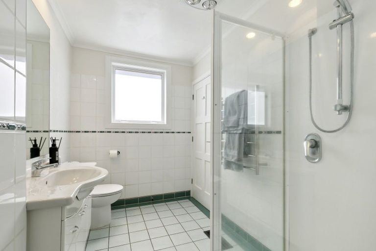 Photo of property in 96 Cashmere Avenue, Khandallah, Wellington, 6035