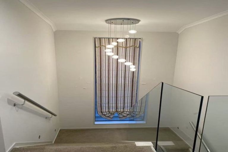 Photo of property in 35 South Kensington Way, Henderson, Auckland, 0612