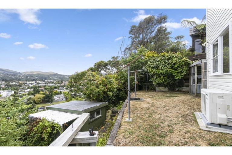 Photo of property in 19 Summit Road, Fairfield, Lower Hutt, 5011