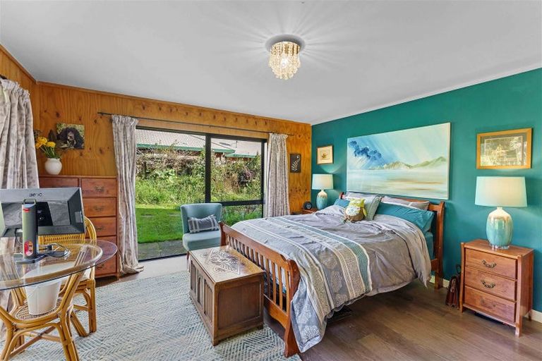 Photo of property in 43 Pehi Kupa Street, Waikanae, 5036