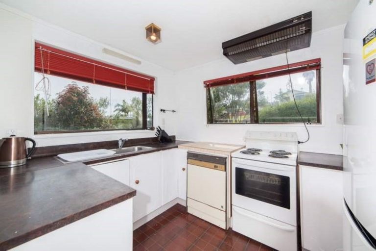 Photo of property in 1/386 Glenfield Road, Glenfield, Auckland, 0629