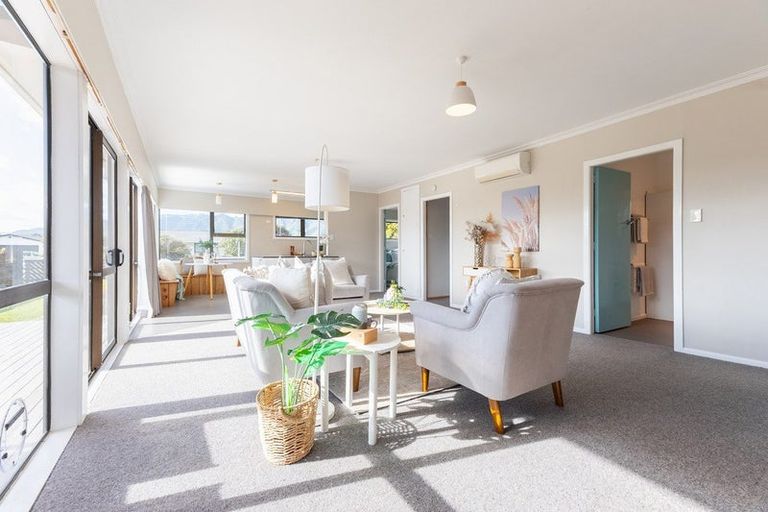 Photo of property in 26 Reeves Street, Waikanae Beach, Waikanae, 5036
