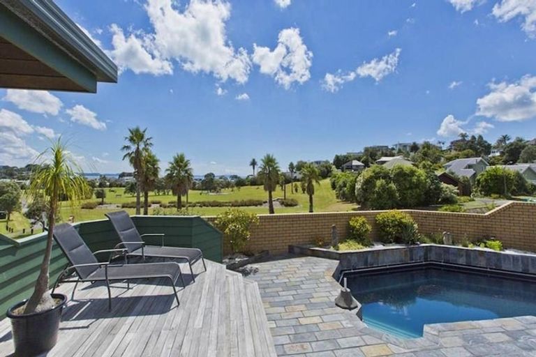 Photo of property in 44 William Bayes Place, Red Beach, 0932