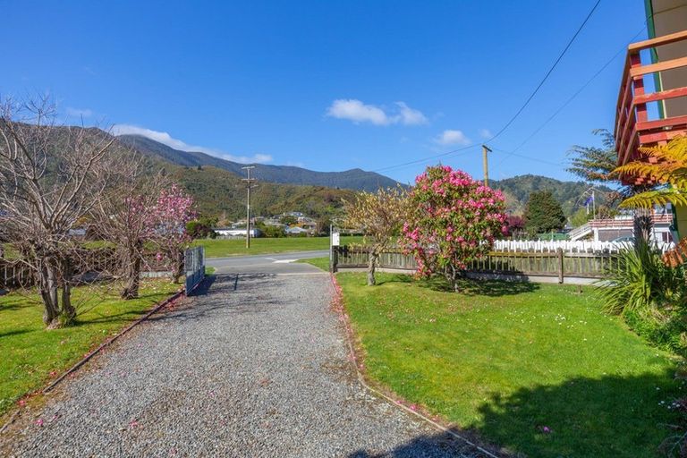 Photo of property in 34 Beach Road, Waikawa, Picton, 7220