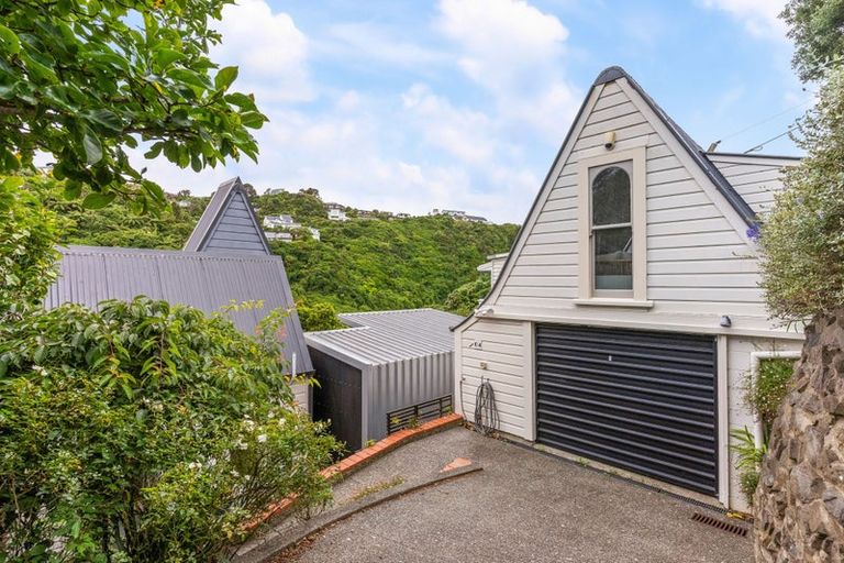 Photo of property in 64 Ranui Crescent, Khandallah, Wellington, 6035