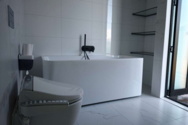 Photo of property in 10 Satchell Way, Kaiwharawhara, Wellington, 6035